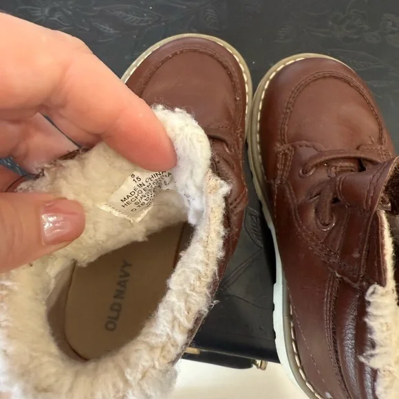 Old Navy Brown Leather Toddler Boots - Picture 4 of 4